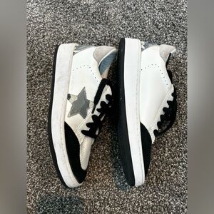 Vintage Havana Women's Sneakers in Black, White, and Gray